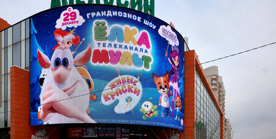 Светодиодный медиафасад на фасаде торгового центра