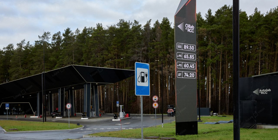 Уличная LED стела для АЗС, OilLab by RCC