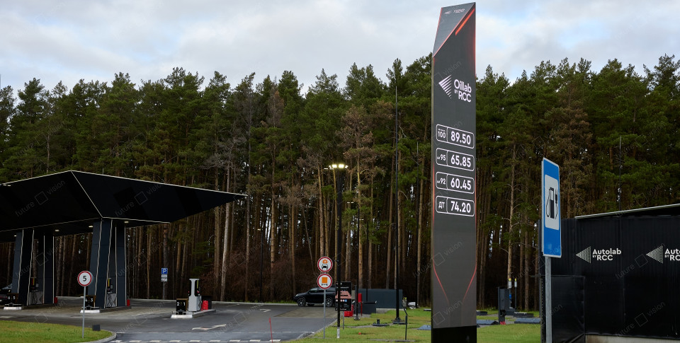 Уличная LED стела для АЗС, OilLab by RCC