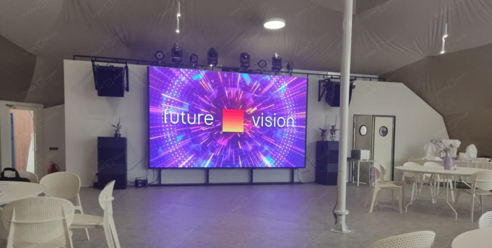 Светодиодный экран для отеля «Вудлэнд»